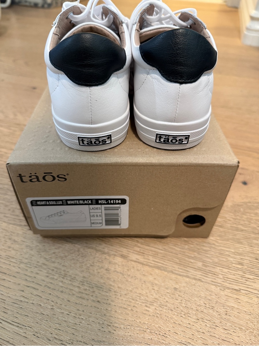 Taos Footwear White Low-Top Lace-Up Sneakers - Picture 4 of 4